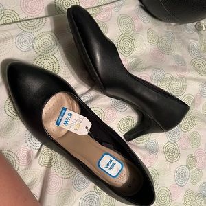 Beautiful black shoes,very comfy